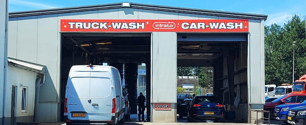 Un utilitaire au truckwash Intralux de Cessange